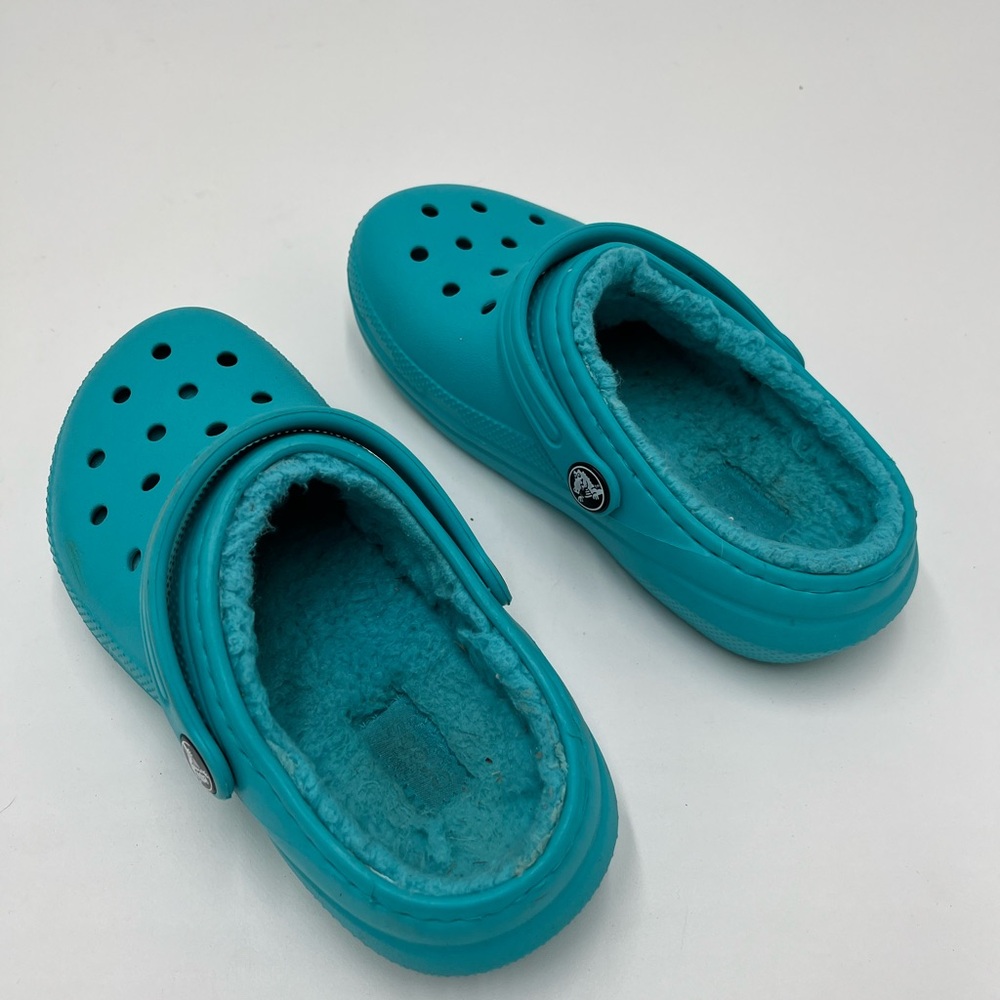 Toddler/kid child size 13 crocs blue lined/sherpa